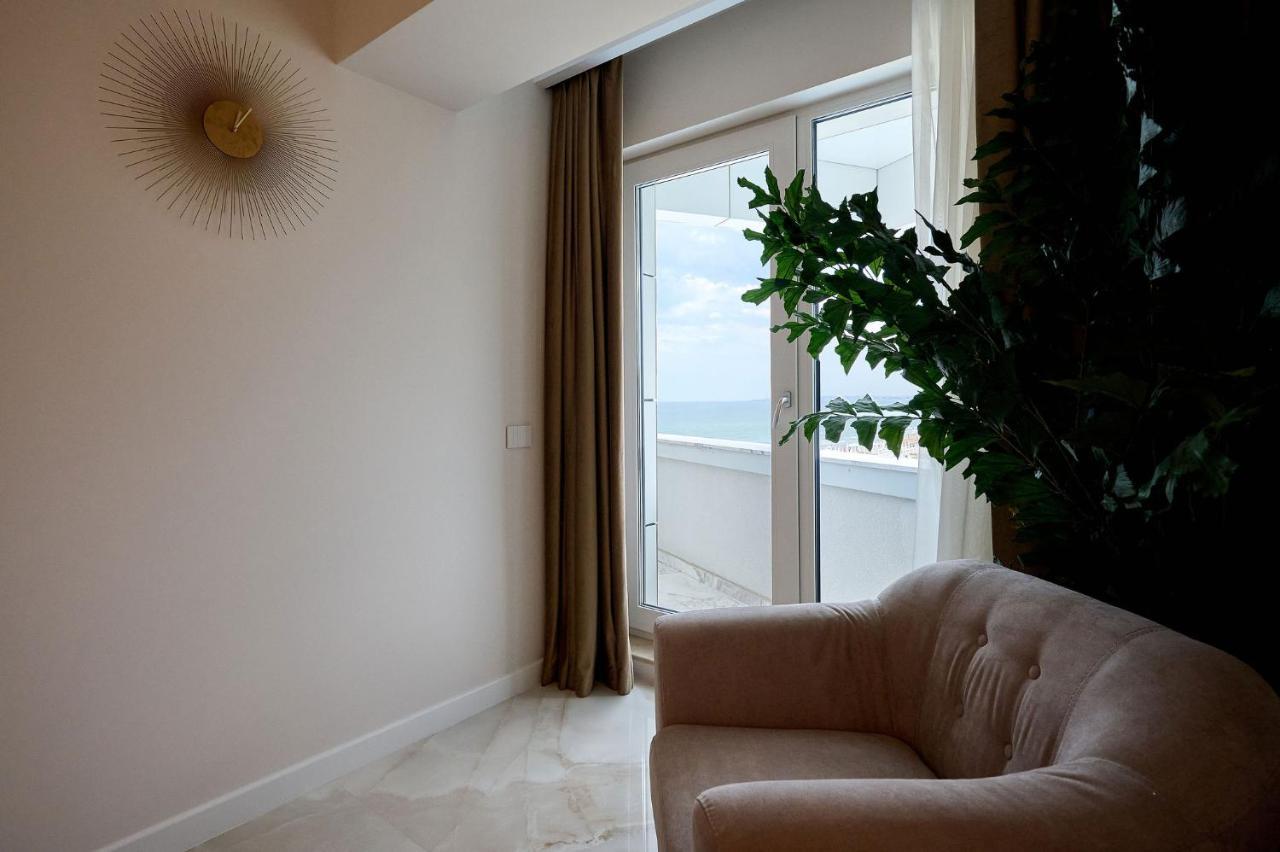 Wave N' Sea Apartment In Infinity Beach Resort - Parking Мамая Екстериор снимка